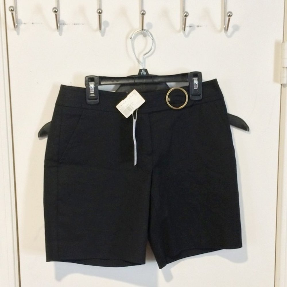 Trina Turk women's size 00 relaxed leg buckle accessory walking shorts 26" waist